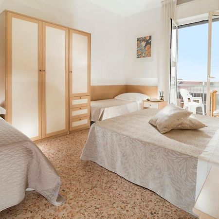 Hotel Bellerofonte Римини Экстерьер фото
