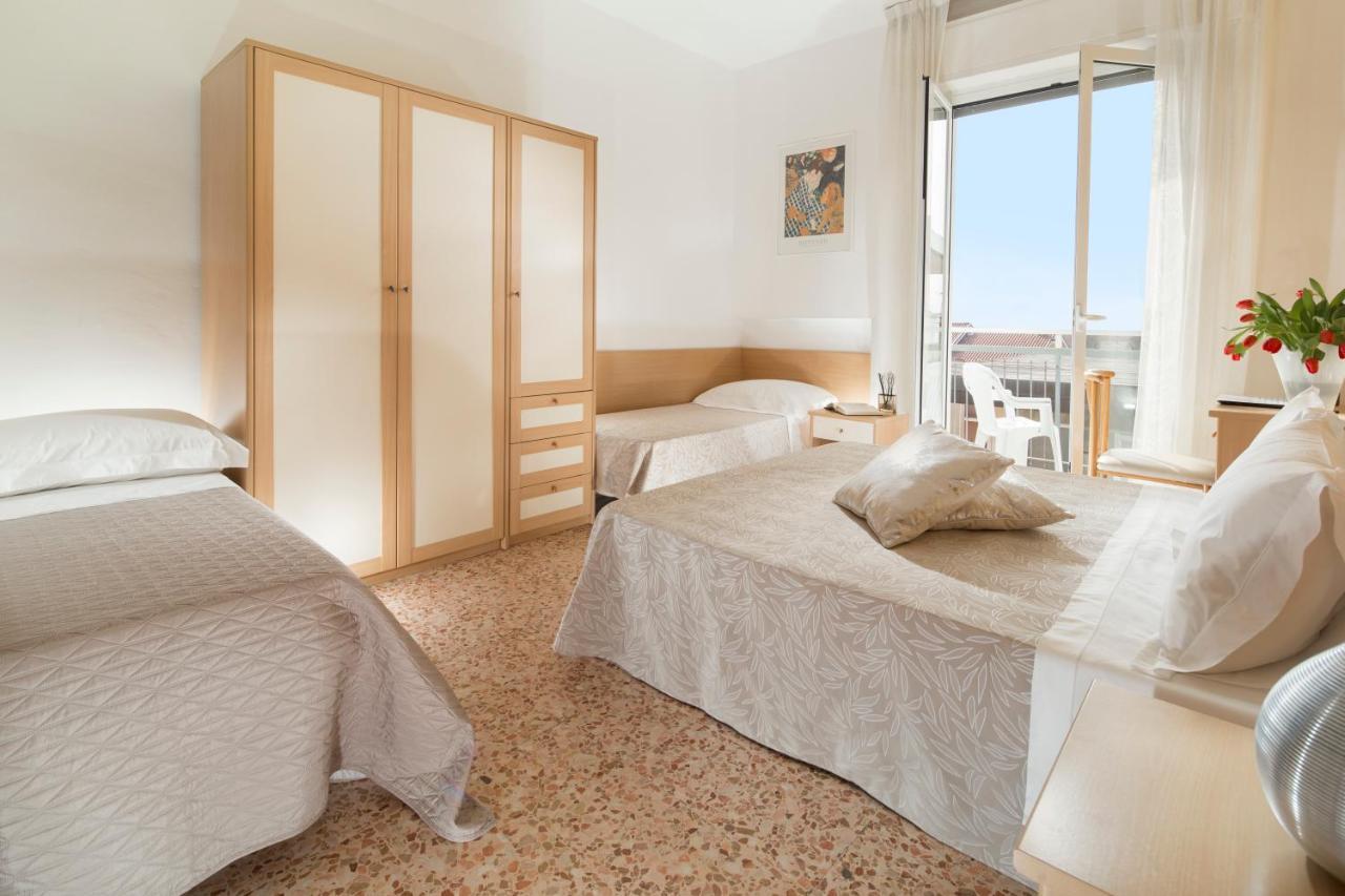 Hotel Bellerofonte Римини Экстерьер фото