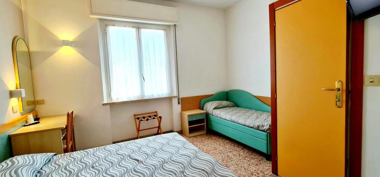 Hotel Bellerofonte Римини Экстерьер фото