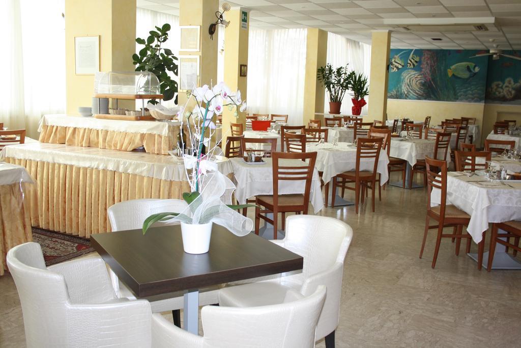 Hotel Bellerofonte Римини Экстерьер фото