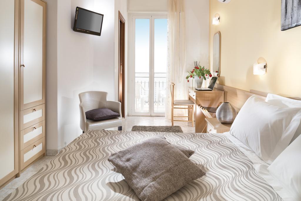 Hotel Bellerofonte Римини Экстерьер фото