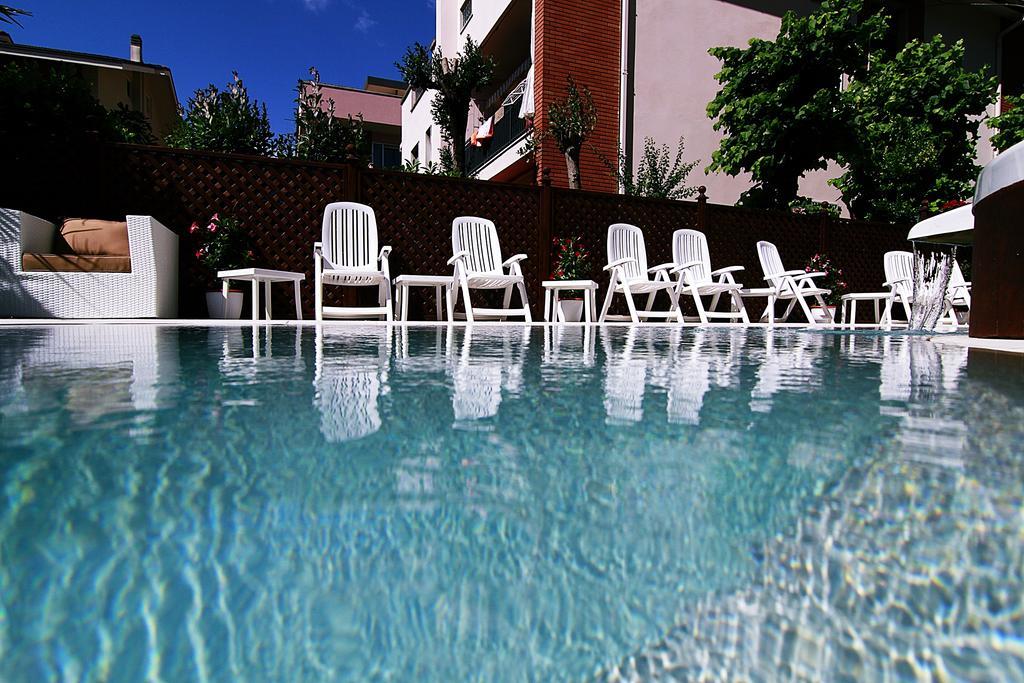 Hotel Bellerofonte Римини Экстерьер фото